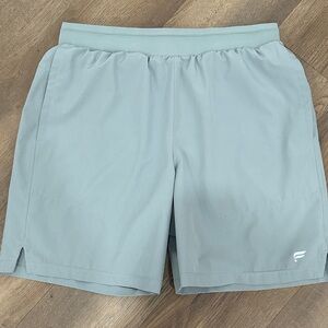 Fabletics Fundamental Short II in light green men’s medium 7” inseam